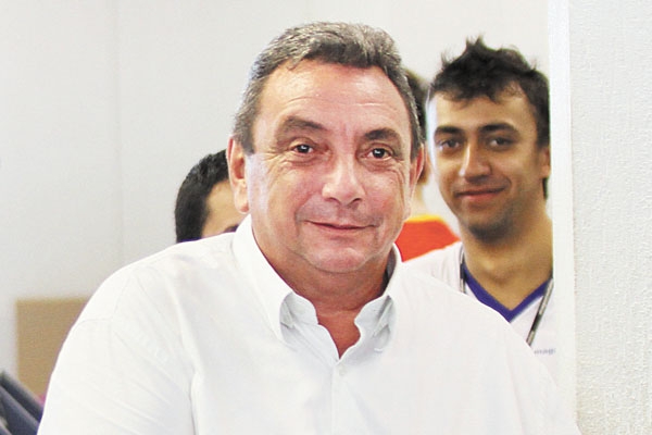 Hoje é dia de cumprimentar o João Bosco Cordeiro, que está passando para nova idade. Ele é um dos integrantes do grupo de comando do poderoso Magazine Luiza, atuando sempre entre Franca e São Paulo. Desde há muitos anos, ele ocupa o cargo de diretor de co